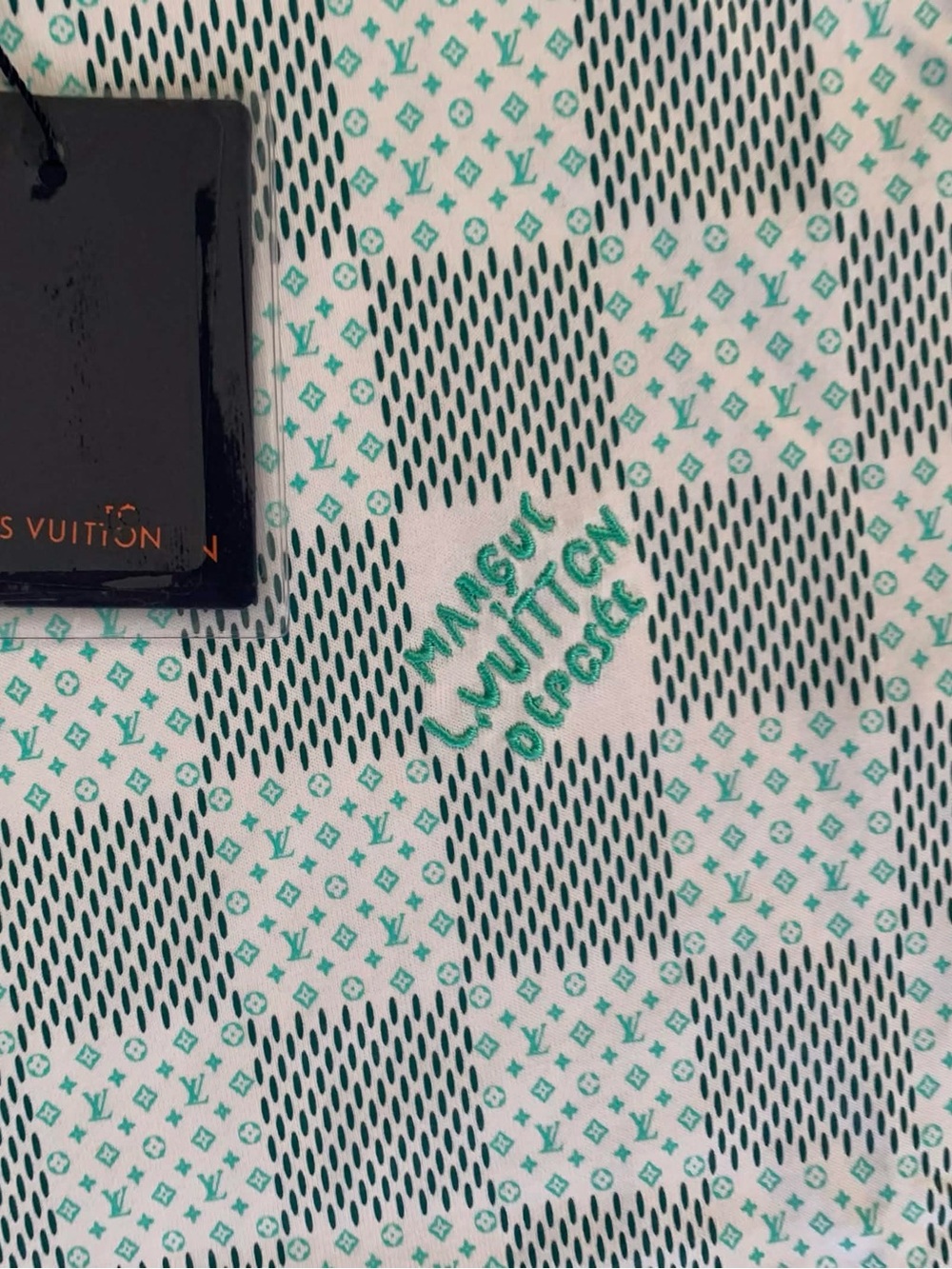 Louis Vuitton White and Green Damier T-Shirt Men’s Size Medium - Picture 4 of 4